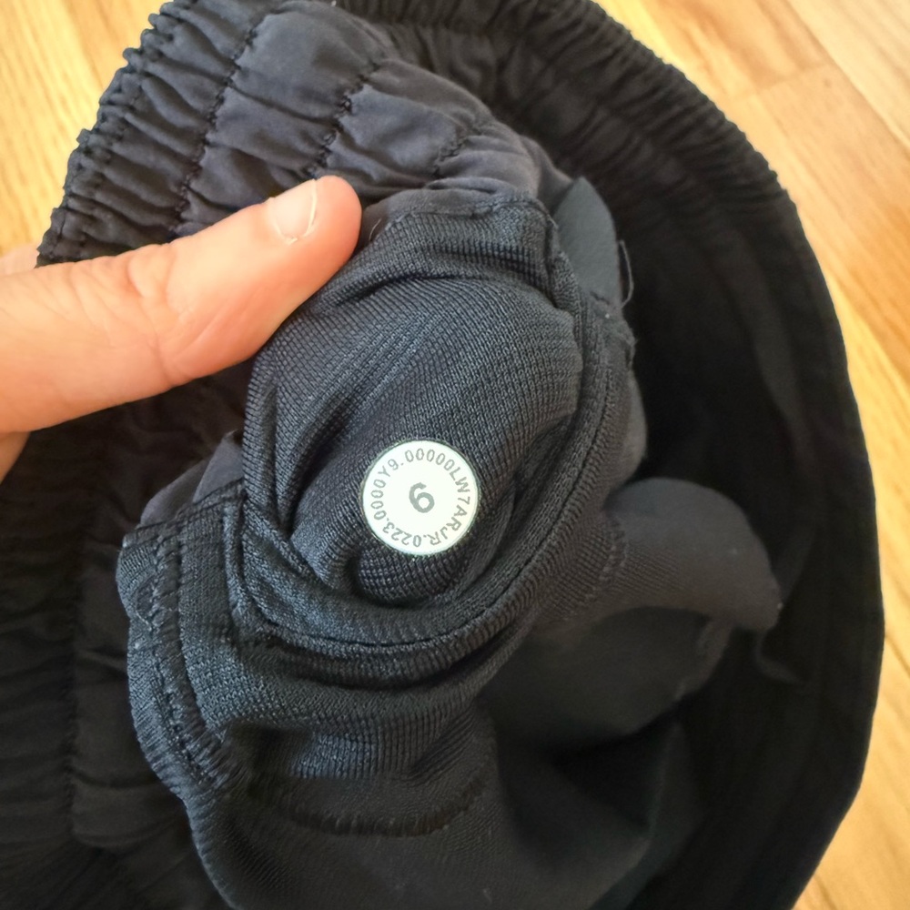 Black Lululemon Hotty Hot Shorts Size 6 2.5” - Picture 4 of 4